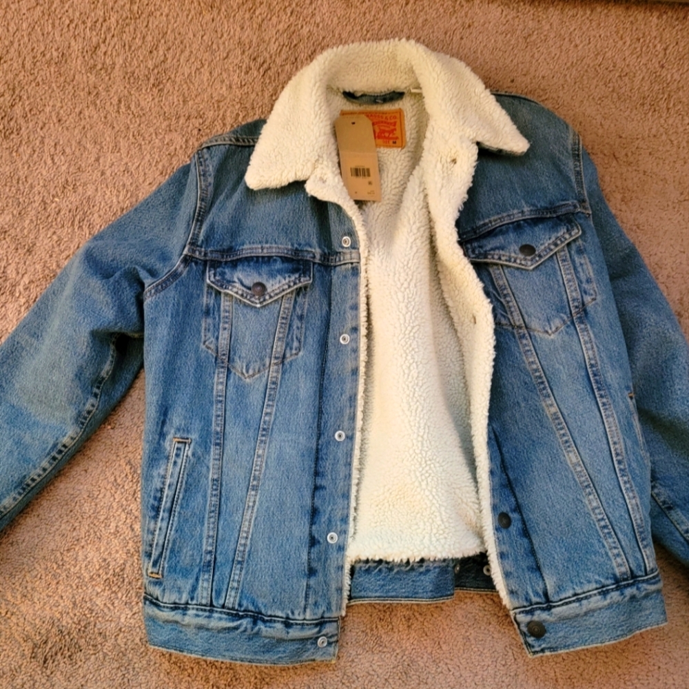 - NEW with tags Mens Sherpa Jean Jacket